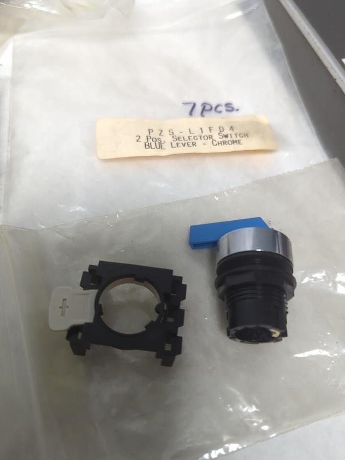 UNBRANDED,PZS-L1FD4,2-POSITION SELECTOR SWITCH BLUE LEVER CHROME LOT OF 7 NOS