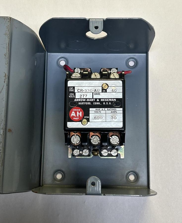 Used CHROMALOX,CR330AU,CONTACTOR ENCLOSED 30AMP 277V