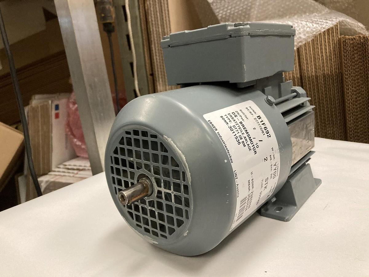 Sew-Eurodrive,DT71D8/BMG,3-Phase Gearmotor 800 RPM 266/460 V