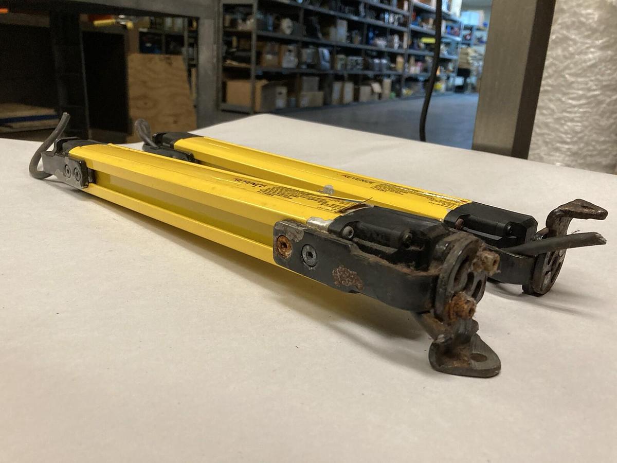 Used Keyence,GL-R08L,Light Curtain Transmitter with Receiver 280MM 24V