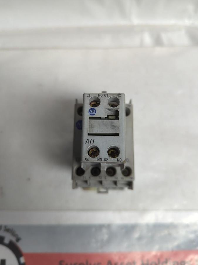 Used ALLEN BRADLEY,100-C09E*10,CONTACTOR WITH 100-F AUX PRE-OWNED