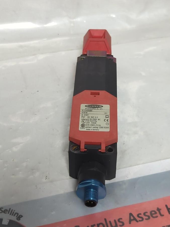 Used BANNER,SI-LS42UMH,SAFETY INTERLOCK SWITCH 24-230V MC PRE-OWNED