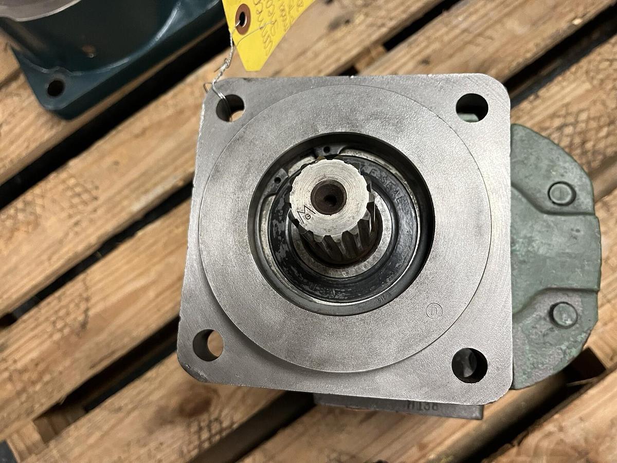 Used COMMERCIAL SHEARING,P75A678BEOL20-7,HYDRAULIC PUMP