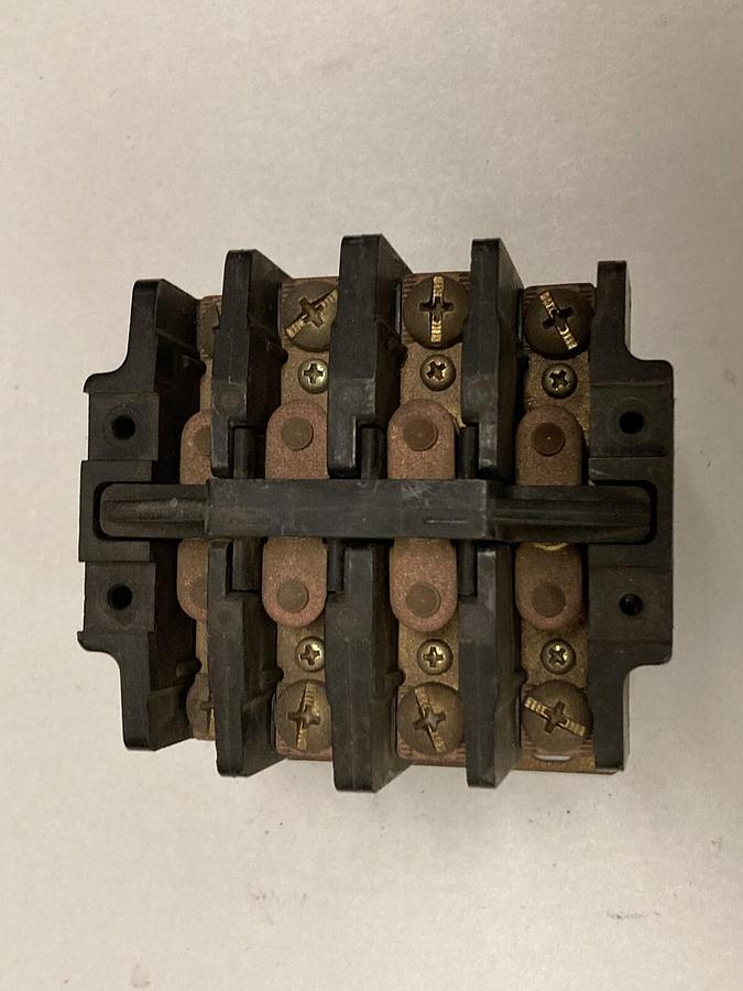 Used Furnas Electric,42CE25AFZ106,Magnetic Contactor