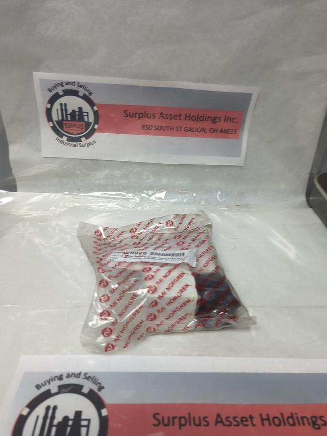 NORGREN,R07-200-RGKA,MINIATURE RELIEVING REGULATOR WITH GAUGE 1/4 INCH NPT NOS