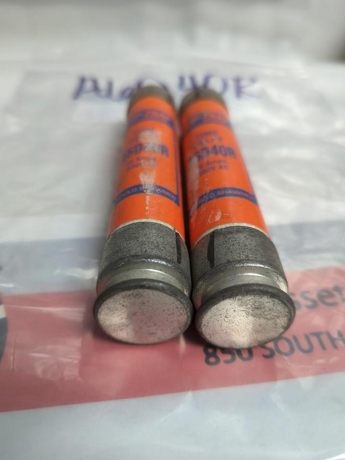 Used GOULD SHAWMUT,A6D40R,AMP-TRAP 40 AMP FUSE LOT OF 2 PRE-OWNED