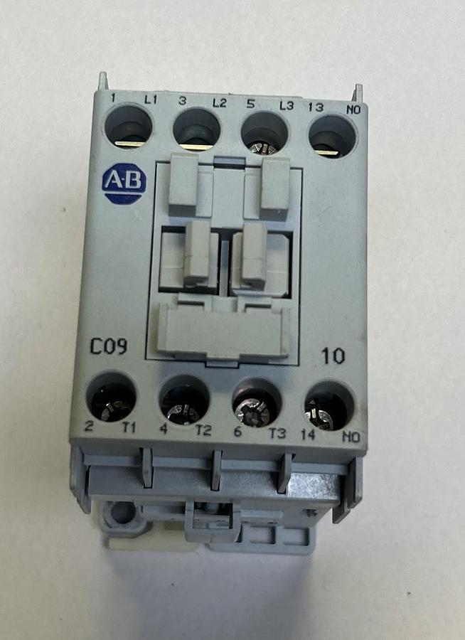Used ALLEN BRADLEY,100-C09*10,CONTACTOR