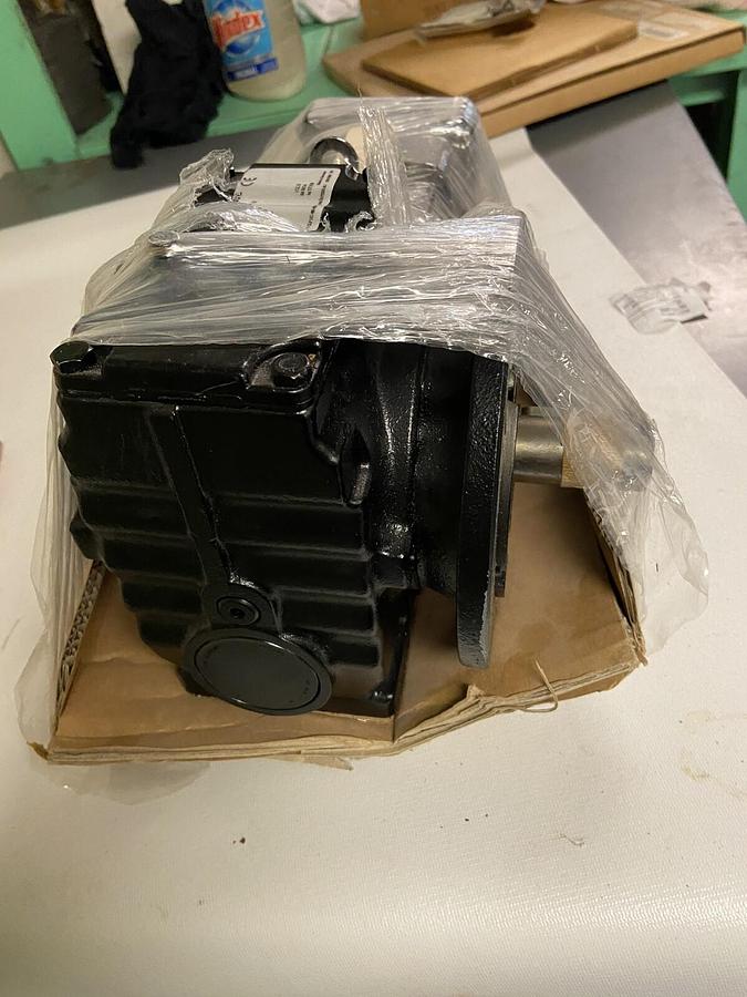 SEW Eurodrive,SF47-AQA100/4,Gear Reducer 4500/372RPM Ratio 12.1