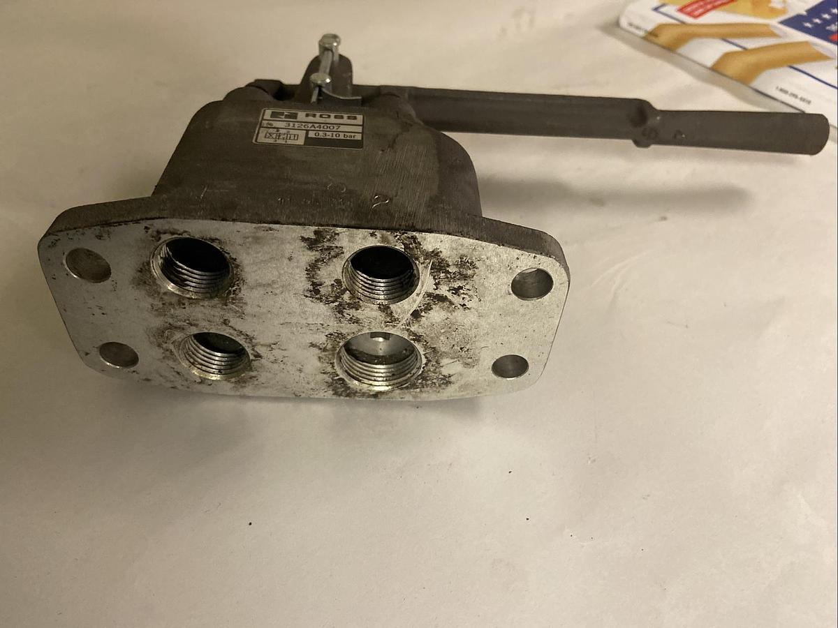 Used Ross,3126A4007,Hand Manual Lever Valve .3-.10Bar