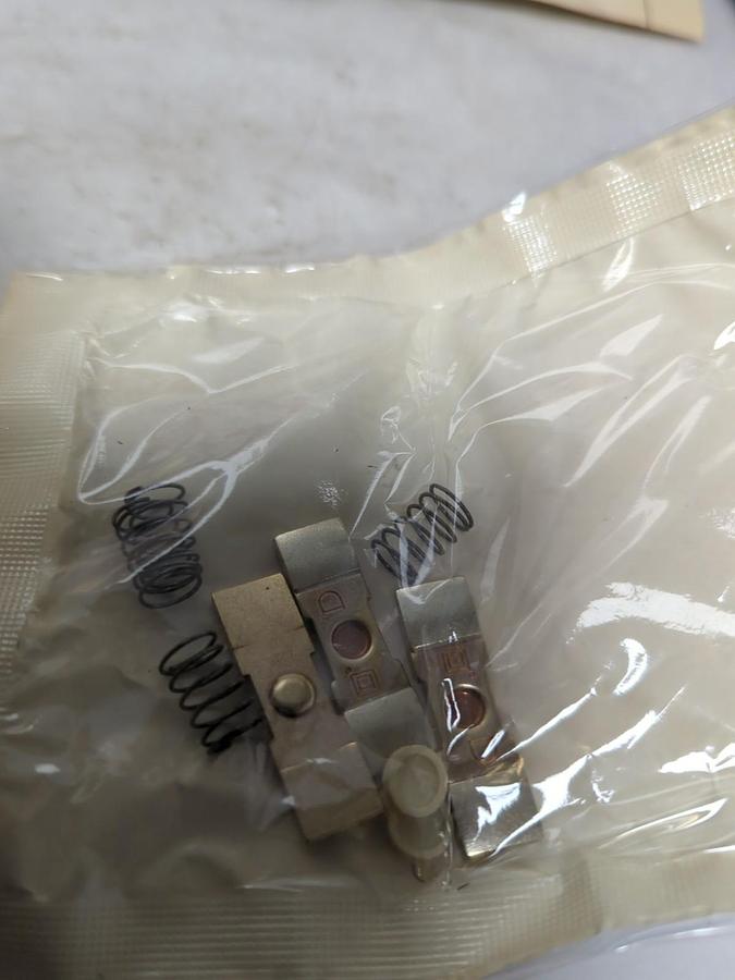 SQUARE D,9998 CA-81,REPLACEMENT CONTACTS SIZE 1 TYPE C SERIES A&B NOS