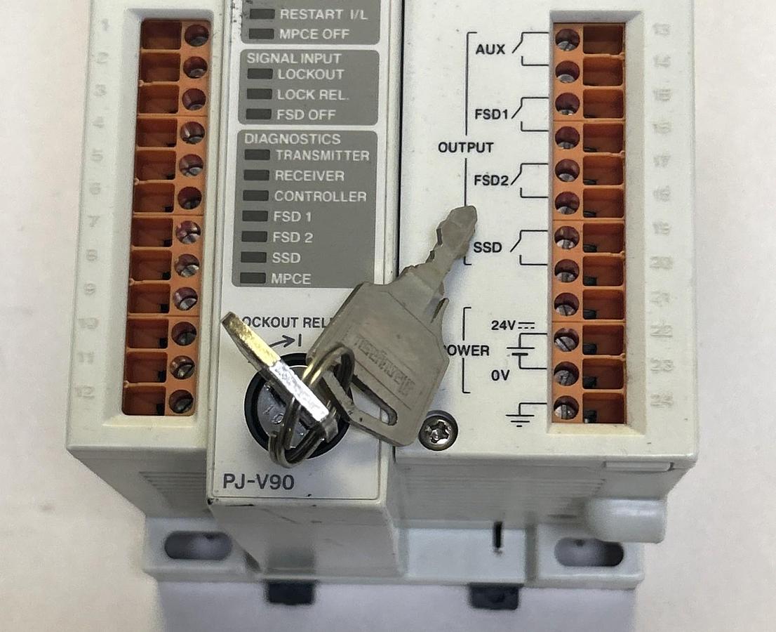 Used KEYENCE,PJ-V90,LIGHT CURTAIN SAFETY CONTROLLER