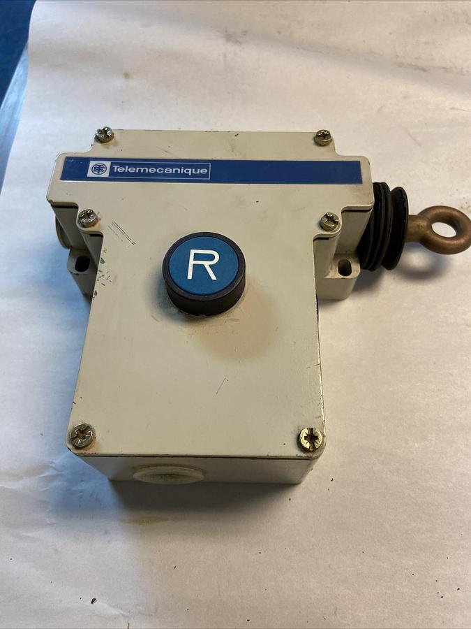 Telemecanique,XY2-CE-1A-190,Emergency Stop Trip Wire Switch