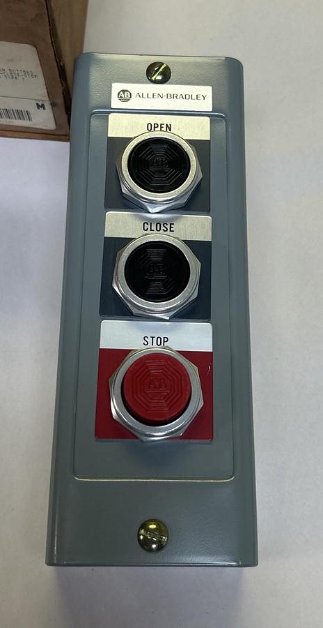 ALLEN BRADLEY,800H-3HD,HEAVY DUTY PUSH BUTTON STATION NOS