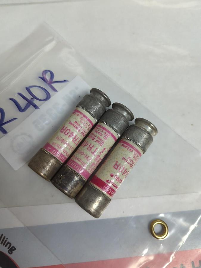 Used GOULD SHAWMUT,TR-40R,TRI-ONIC 40 AMP FUSE LOT OF 3 PRE-OWNED