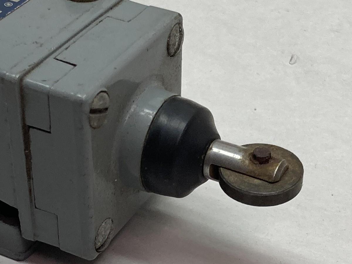 Used Square D,9007B54D,Limit Switch