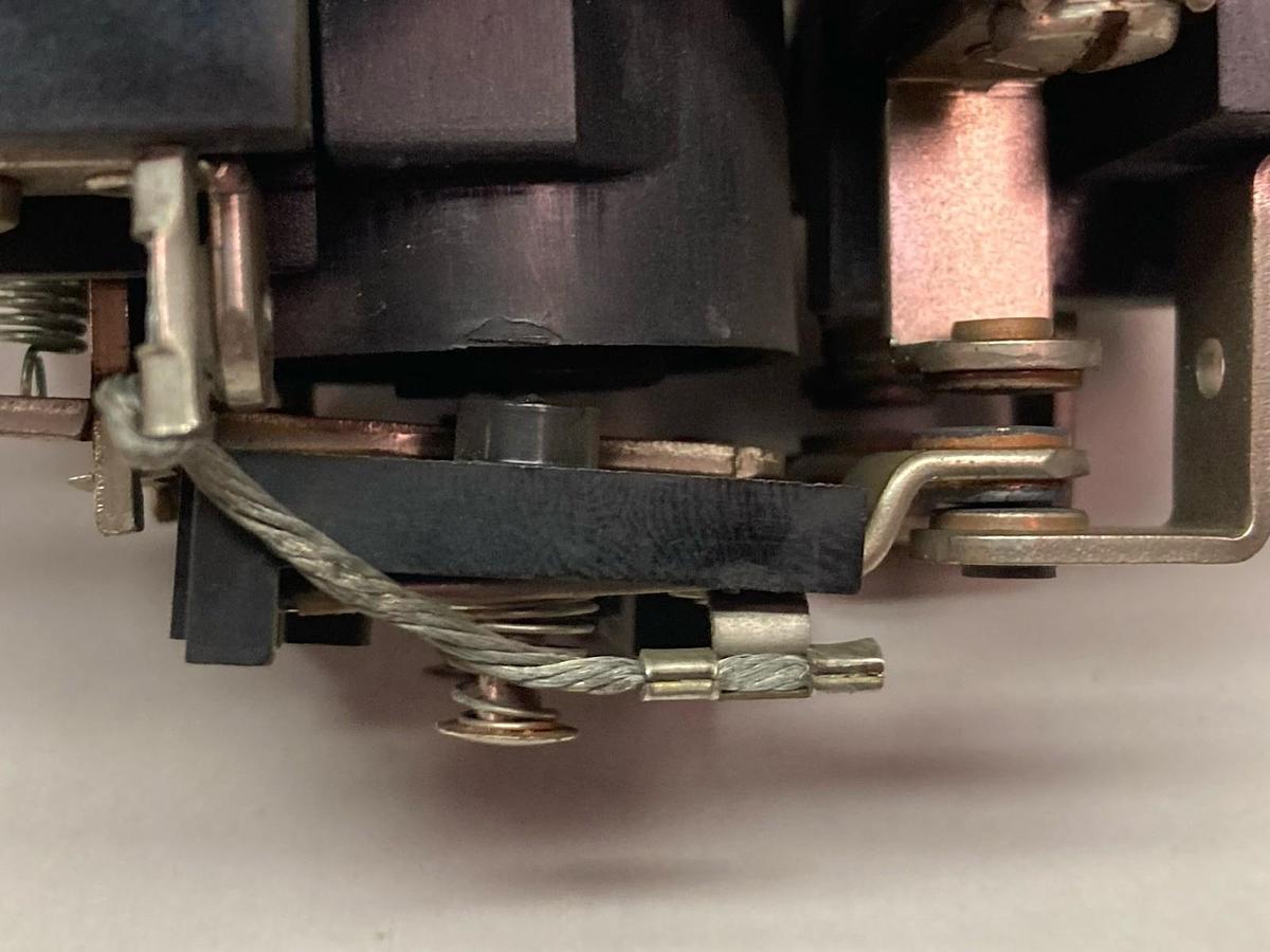 Used Reliance Electric,600686-33V,Relay RG1986-8-6 600V 1/2Watt