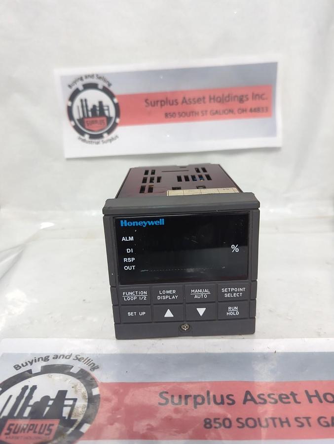 Used HONEYWELL,UDC3300,TEMPERATURE CONTROLLER 90-250VAC PRE-OWNED