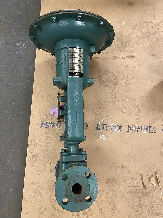 Used Honeywell,889104-1d20-1A1-14-PDE1-000,1-1/4 inch Actuator Valve REGULATOR 250
