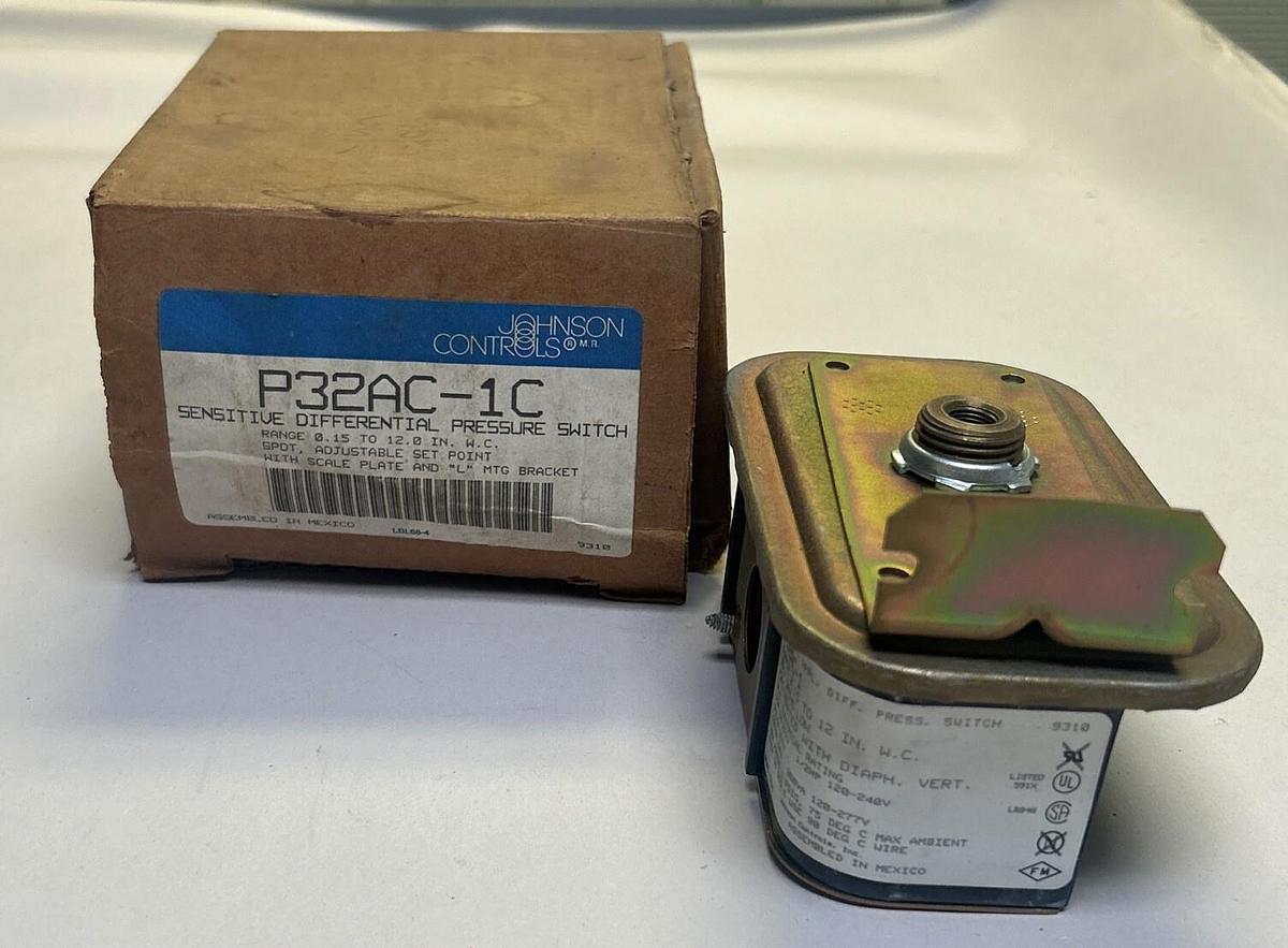 Used JOHNSON CONTROLS,P32AC-1C,PRESSURE CONTROL DIFFERENTIAL NEW