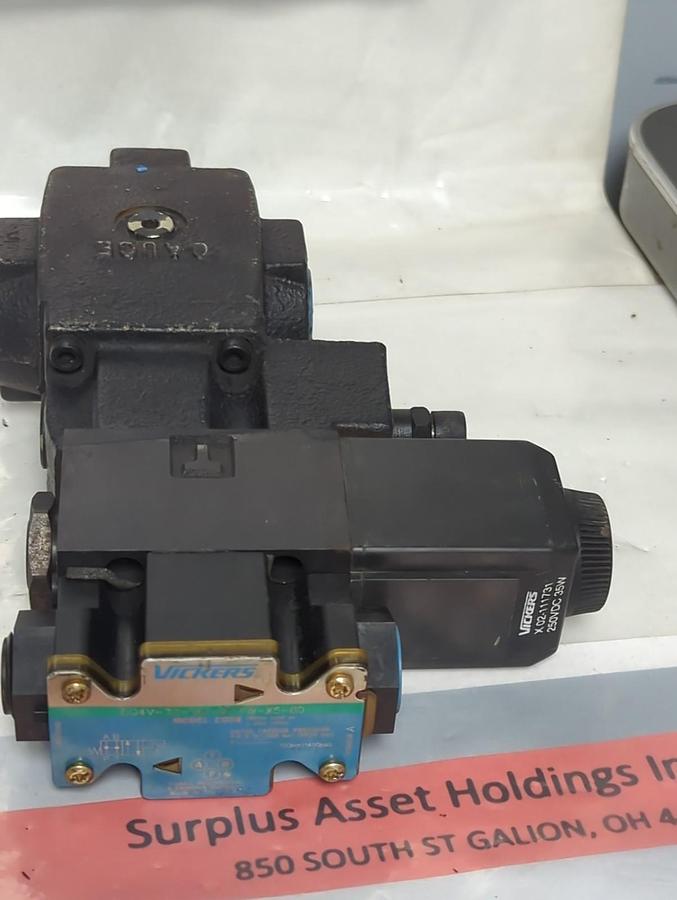 Used VICKERS,CT5 060A FM FW X5 100,CONTROL VALVE DGUV-3S-001-M-F-FW-X5-60 PRE-OWNED