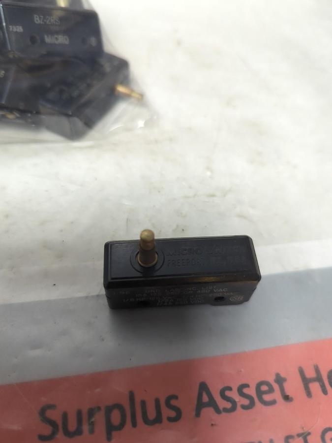 Used MICRO SWITCH,BZ-2RS,SNAP ACTION MICRO SWITCH LOT OF 38 PRE-OWNED