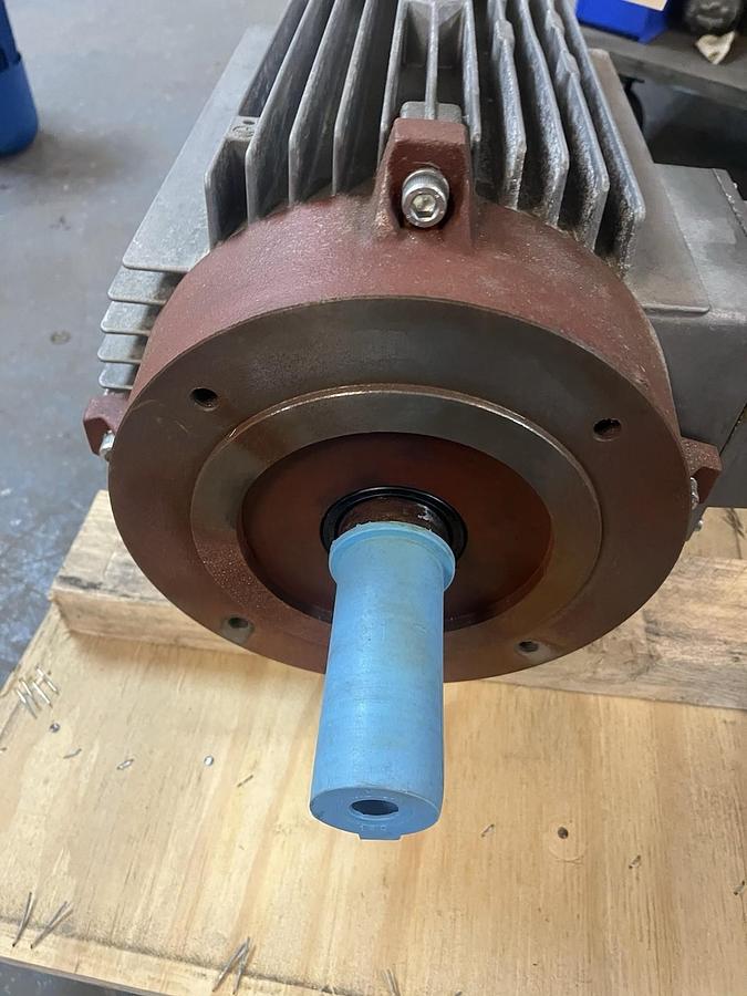 SOGA,9G160290XE175,DUAL SHAFT MOTOR 25HP 400V 3520RPM 3PH 160L/2