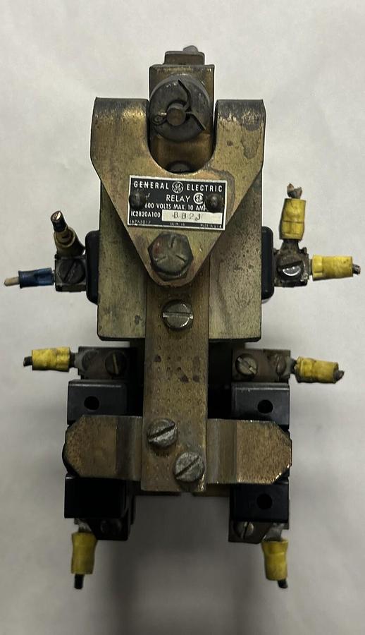 Used GENERAL ELECTRIC,IC2820A100BB2J,RELAY 10AMP 600V