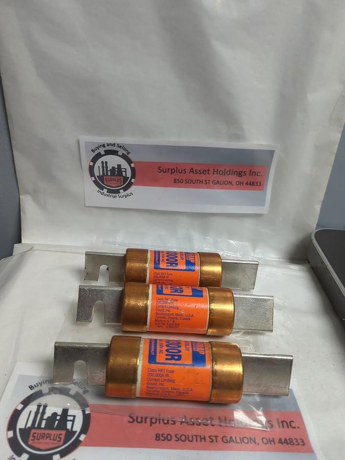 GOULD SHAWMUT,A2D300R,AMP-TRAP 300 AMP FUSE LOT OF 3 NOS