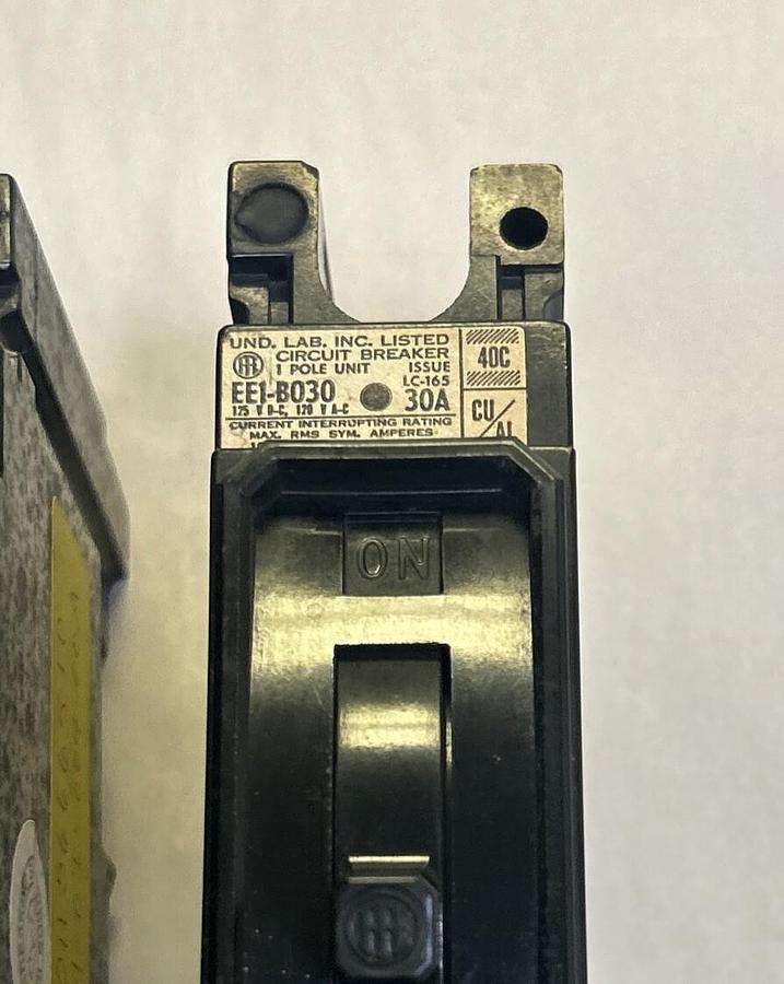 Used ITE,EE1-B030,CIRCUIT BREAKER 30A 120V 1P LOT OF 2
