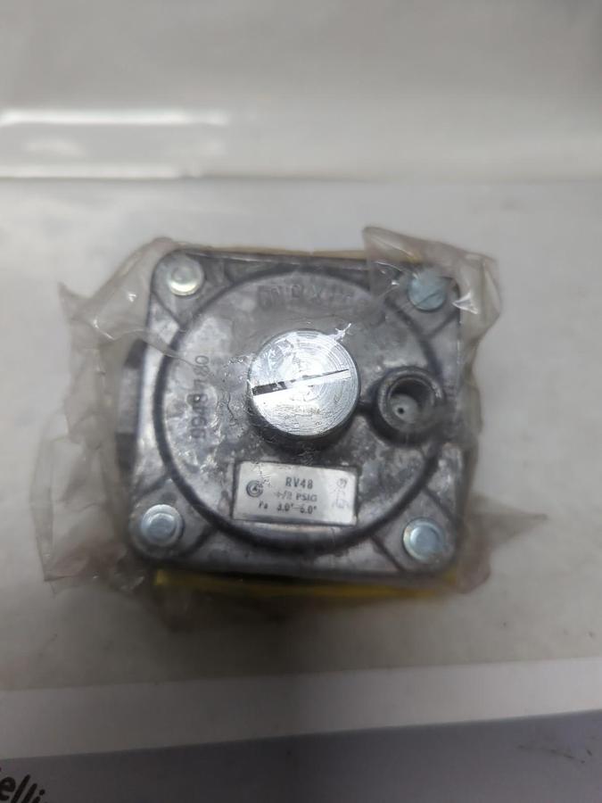 MAXITROL,TV48,PRESSURE REGULATOR 1/2 PSIG 3.0-6.0 NOS