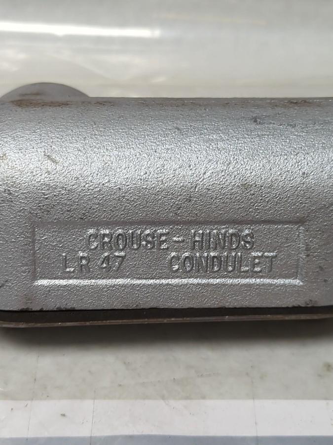 CROUSE-HINDS,LR-47,CONDUIT BODY 1-1/4 INCH WITH COVER NOS