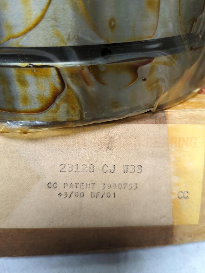 SKF,23128 CJ W33,SPHERICAL ROLLER BEARING 140MM BORE NOS