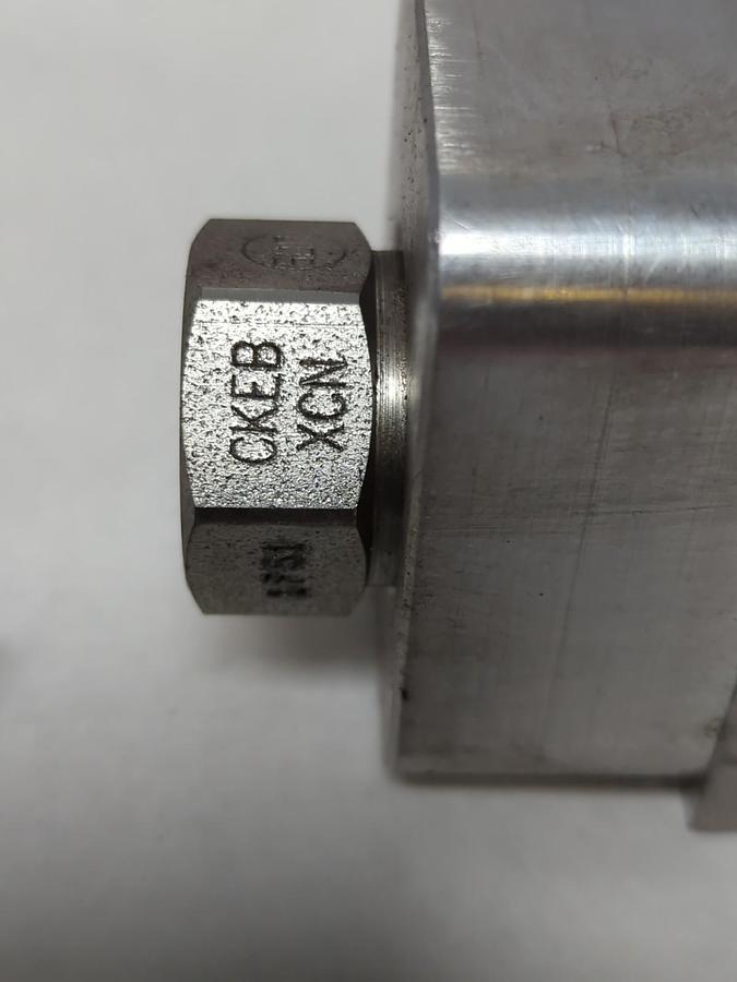 Used SUN HYDRAULICS,BBY,MANIFOLD IANI-A2+ WITH CKEB-XCN CARTRIDGE VALVE/BOLT USED