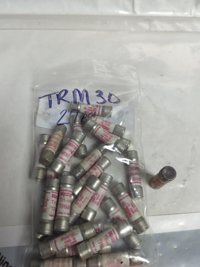 Used FERRAZ SHAWMUT,TRM30,TRI-ONIC 30 AMP FUSE LOT OF 27 PRE-OWNED