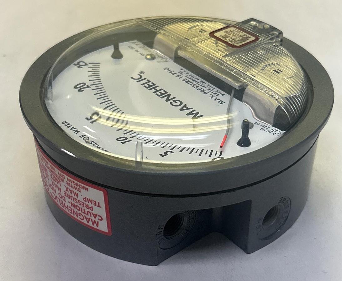 DWYER,2025,PRESSURE GAUGE 0-25 INCHES OF WATER NOS