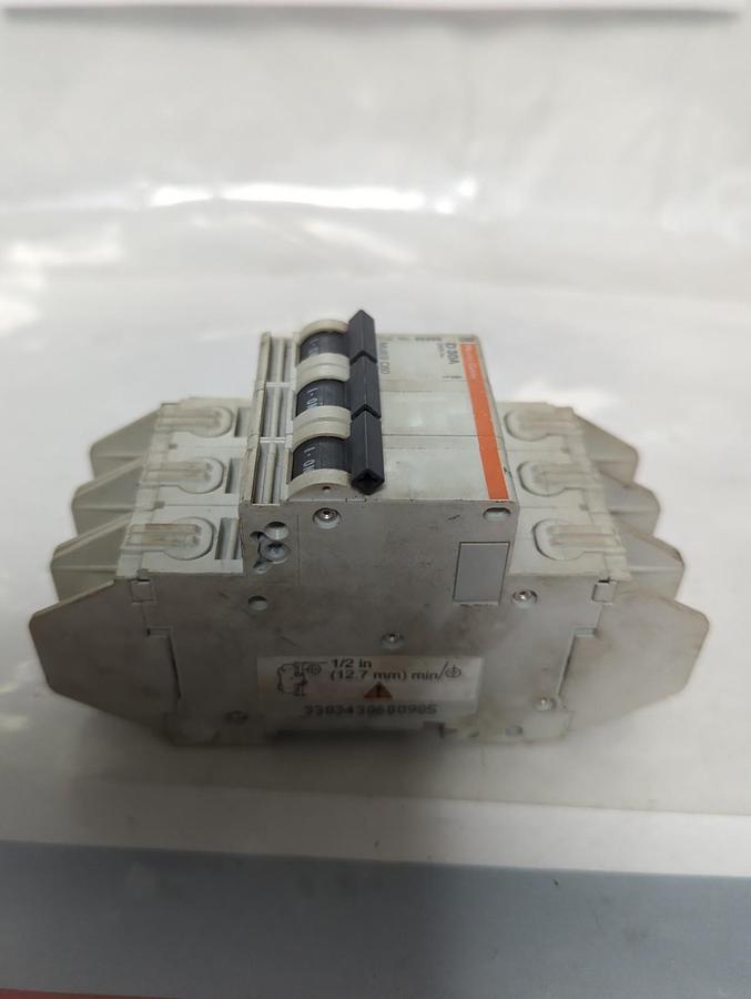 Used MERLIN GERIN,60298,CIRCUIT BREAKER D 30A 240V PRE-OWNED