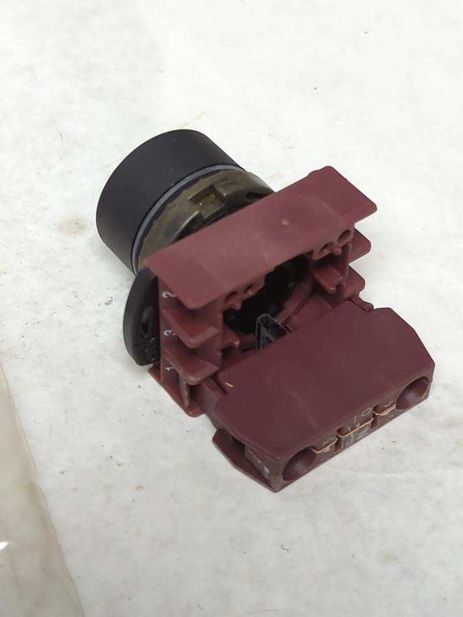 GENERAL ELECTRIC,P9XPNVGN10N0,PUSH BUTTON STD PBS GREEN NOS