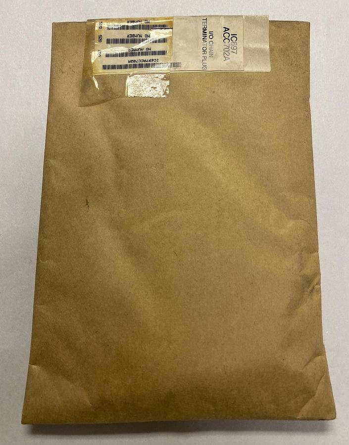 Used GE FANUC,IC697ACC702,I/O TERMINATOR PLUG NEW