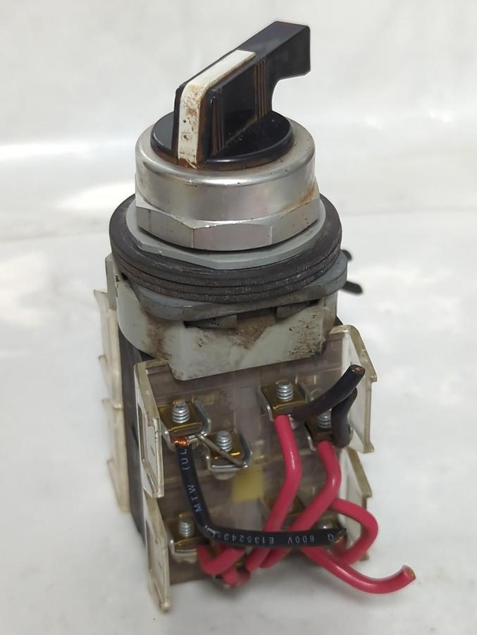 Used ALLEN BRADLEY,800T-H17,SELECTOR SWITCH SERIES T PRE-OWNED