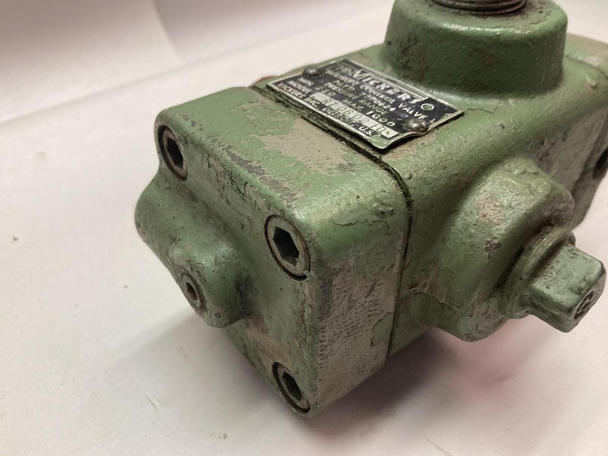 Used Vickers,RT-06-D2-10,Pressure Control Valve 250-1000 Pressure Range