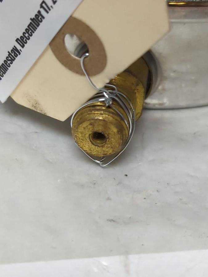 Used TRERICE,D82LFB4002LA130,GAUGE 4 IN FACE 1/4 IN NPT BOTTOM CONNECTION PRE-OWNED