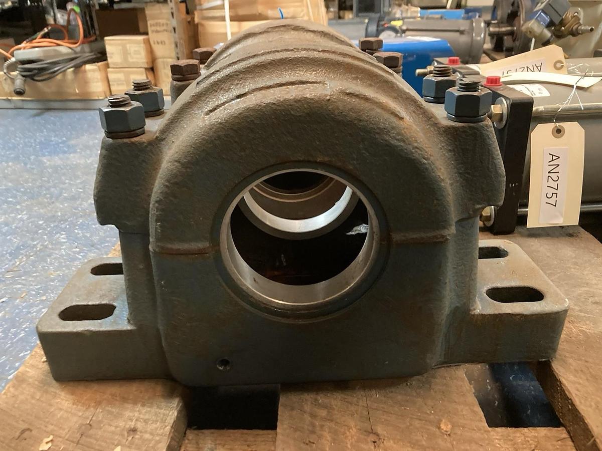 Used SKF,SAF8622,Pillow Block Bearing 3-15/16 Inch Bore