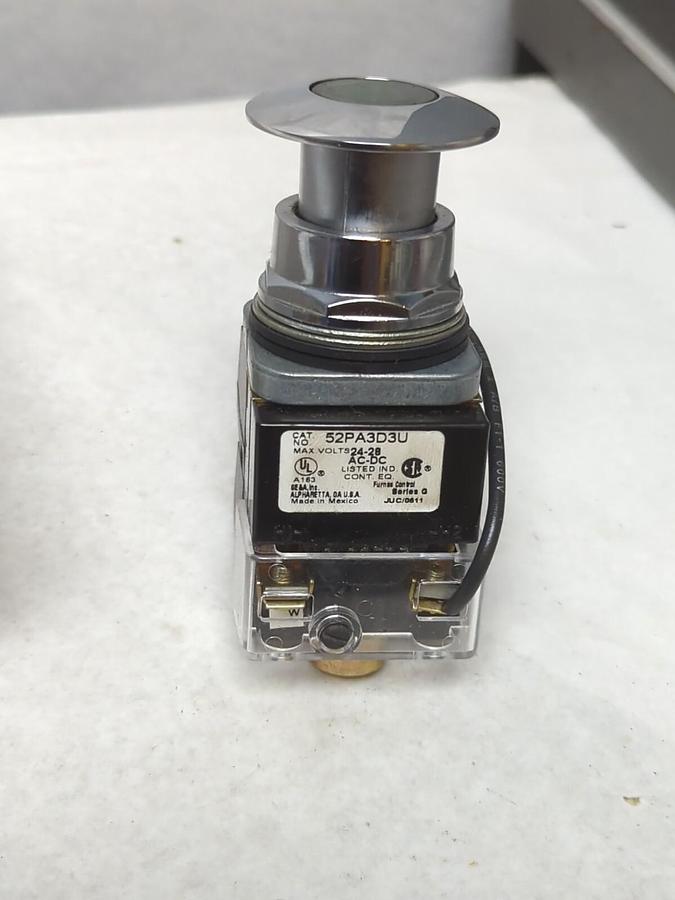 SIEMENS,52PE3D3U,OIL TIGHT ILLUMINATED PUSH-PULL BUTTON GREEN NOS