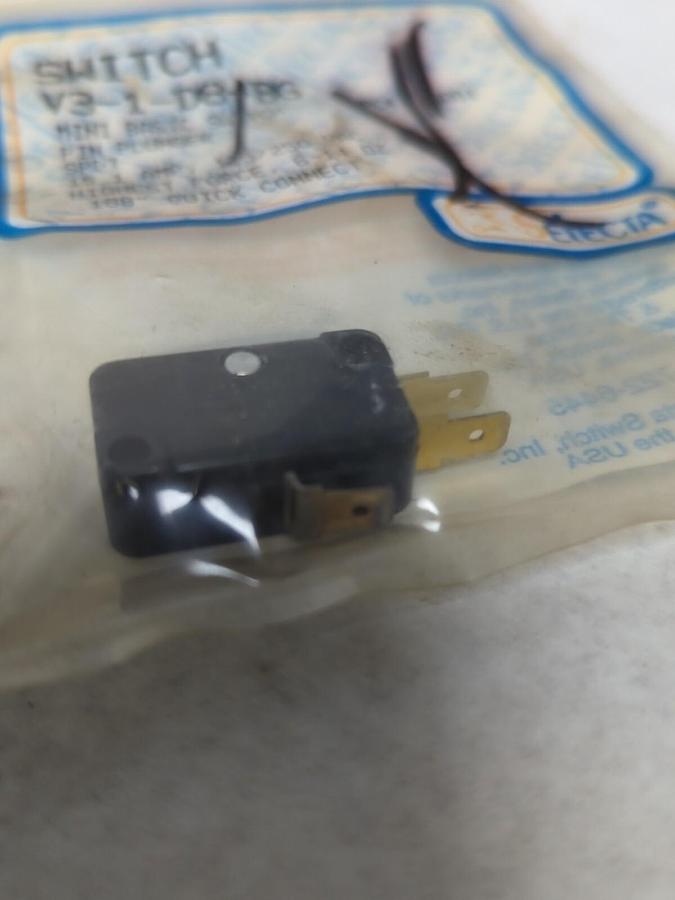 SELECTA,V3-1-D8-BG,MINI BASIC SWITCH 15.1 AMP 125/250 VAC LOT OF 3 NOS