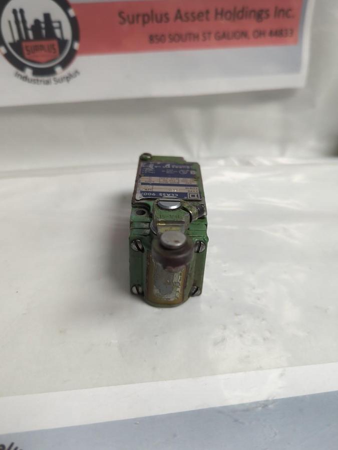 Used SQUARE D,B53A.SERIES B FORM DK LIMIT SWITCH PRE-OWNED