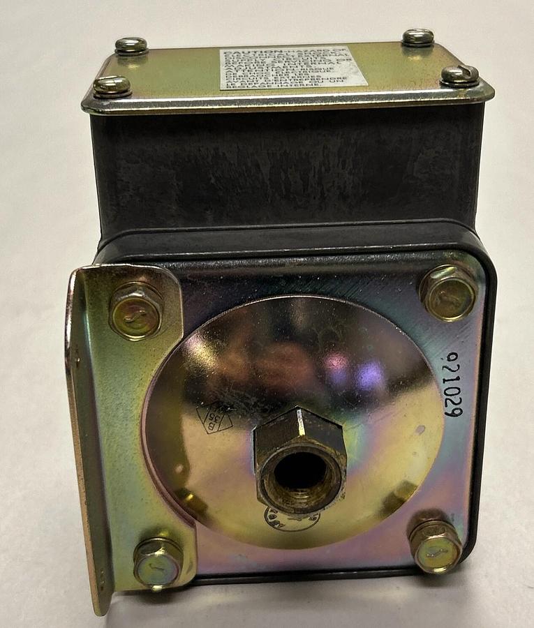 BARKSDALE,D1T-A3,PRESSURE OR VACUUM ACTUATED SWITCH NOS