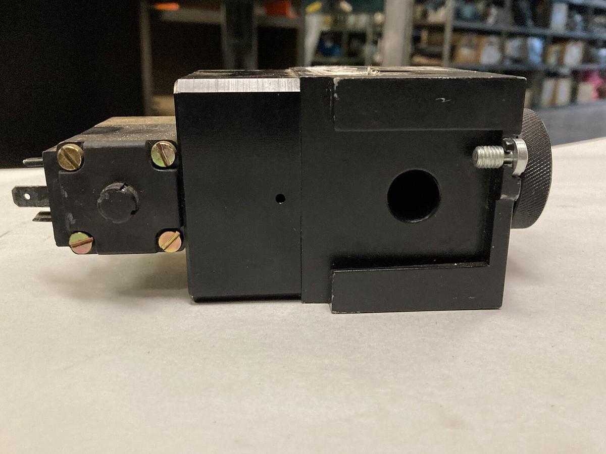 Used Parker,P3E-DA00PPN,Pneumatic Valve Assembly