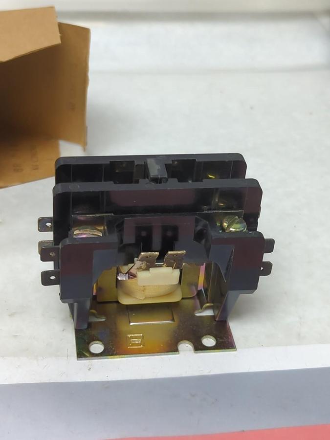 JOSLYN CLARK,DP1AC301-240,DEFINITE PURPOSE CONTACTOR 30 AMP 1-POLE NOS