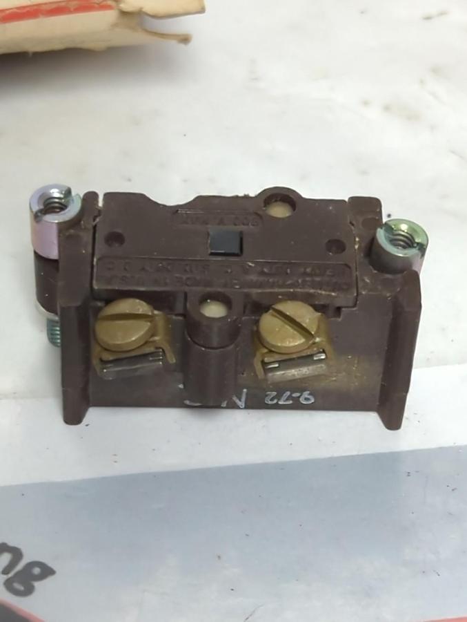CUTLER HAMMER,E30KLA2,CONTACT BLOCK 600V LOT OF 2 NOS