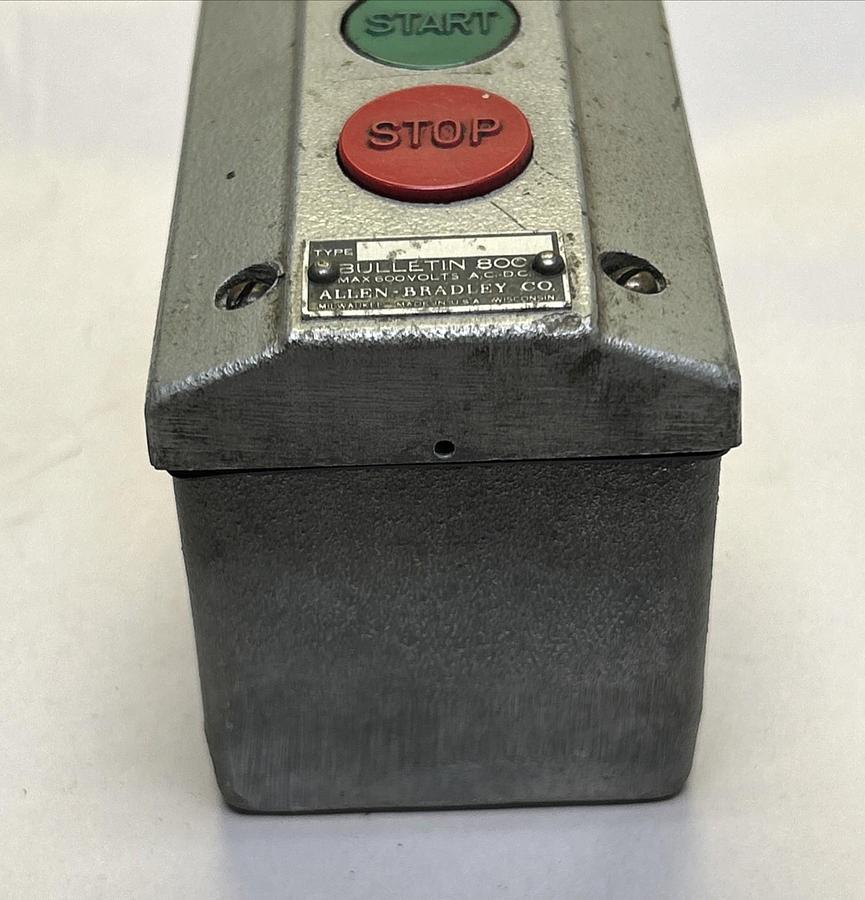 Used ALLEN BRADLEY,800,START / STOP PUSHBUTTON ENCLOSURE